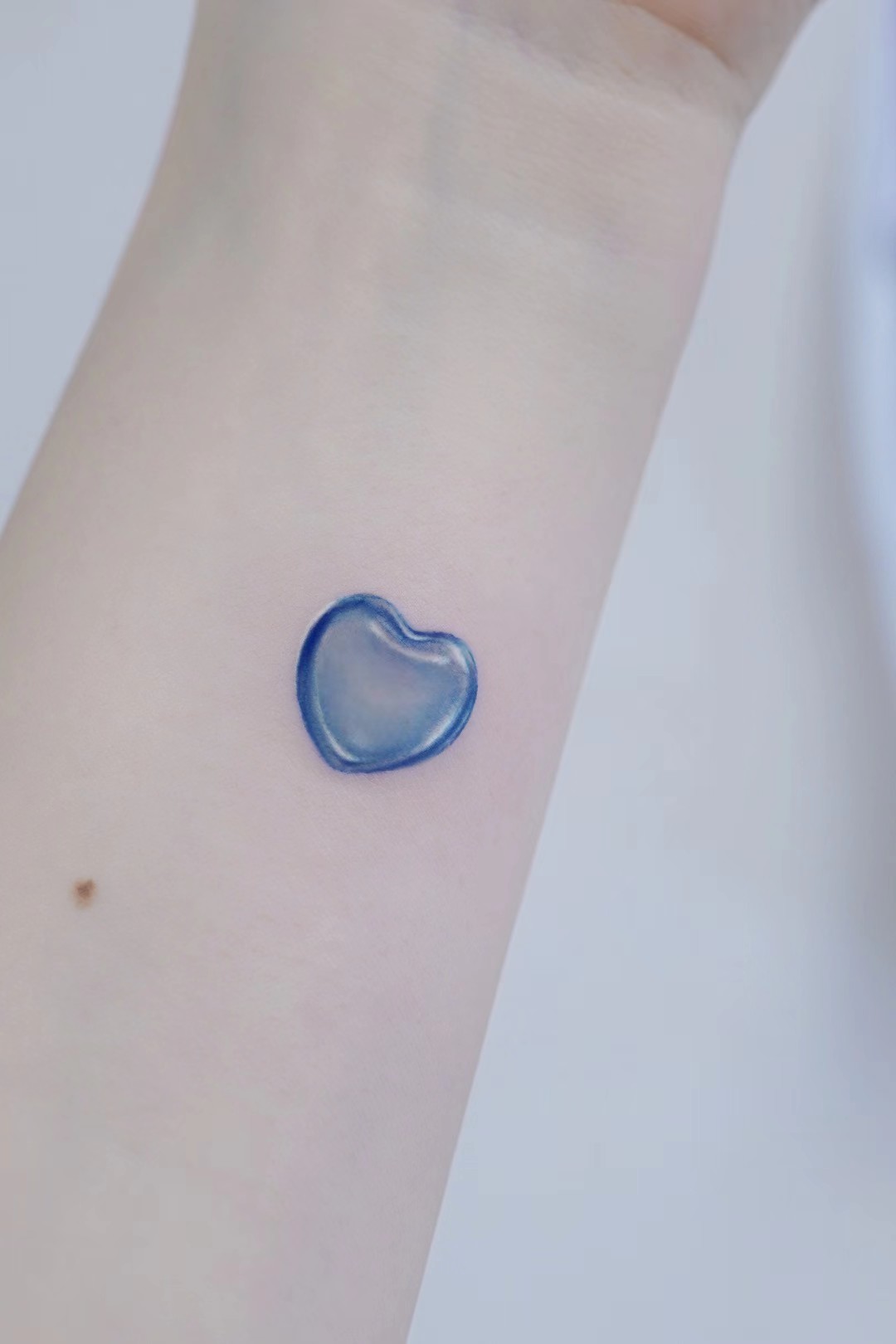 Delicate colour tattoo by Misa in Hong Kong, portfolio 9
